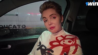 Annette Milf кончает от моего члена на заднем сиденье машины