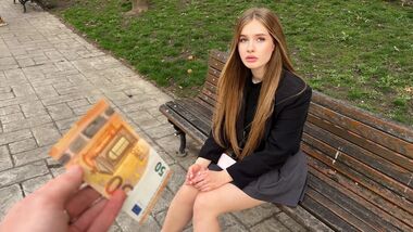 Студентка соглашается ебаться за деньги